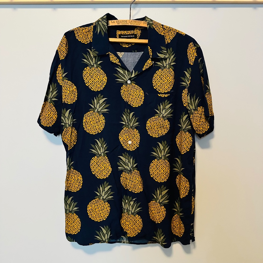 Banana Republic - Pineapple Button Down Aloha Shirt - Sz M